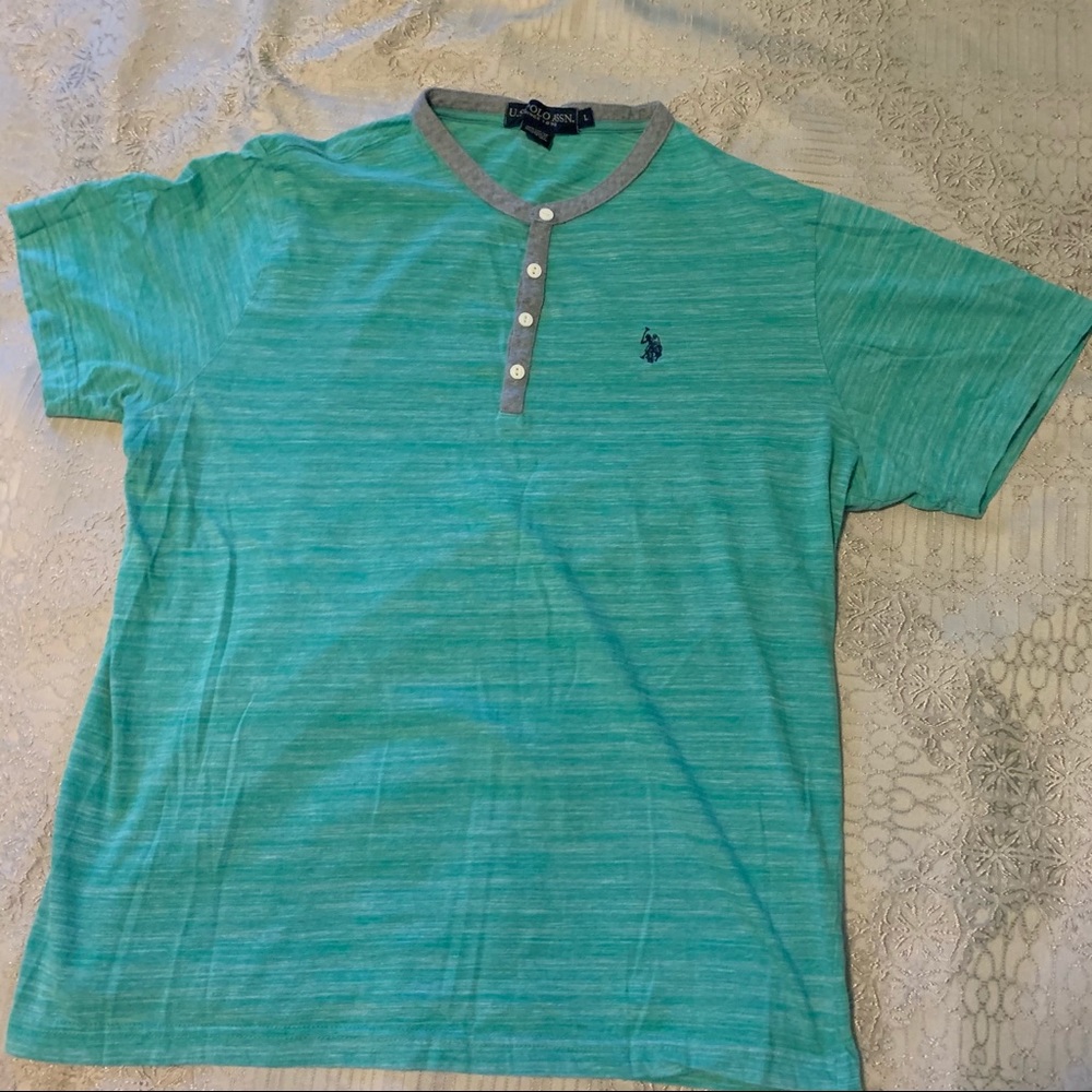 Polo Henley Men’s Tee